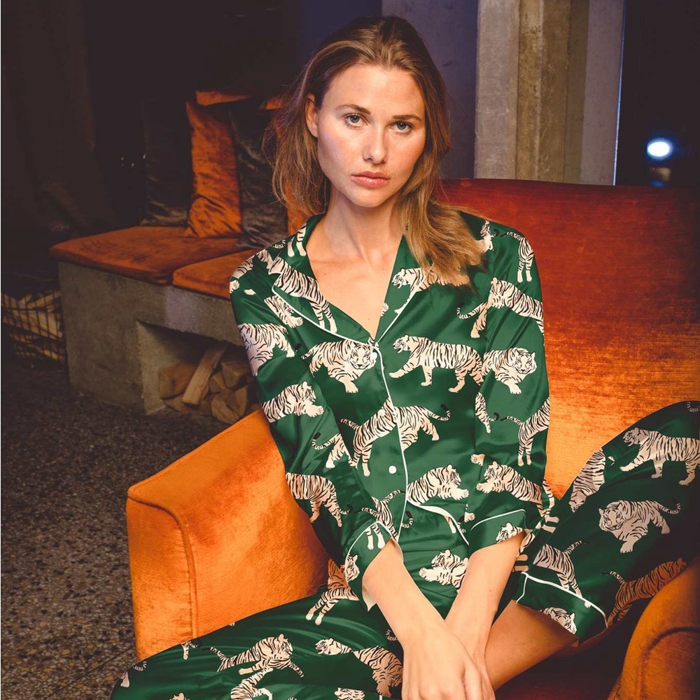 Averie | ZOLA
TWO-PIECE SET |Tiger Print Pajama Set - Picture 2 of 9
